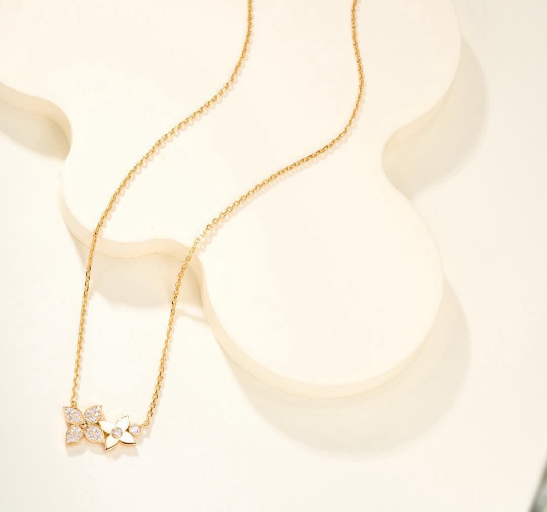 Louis Vuitton Flower Diamond Necklace